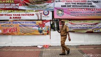 Dalam aksinya mereka menuntut pemerintah dan DPR merevisi aturan masa jabatan kepala desa dari 6 tahun menjadi 9 tahun per periode.