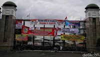 Mereka juga mengatakan, jika pemerintah tidak mewujudkan tuntutan mereka, mereka akan kembali menggelar aksi di depan gedung DPR RI akan mengancam akan menggelar demonstrasi besar-besaran.
