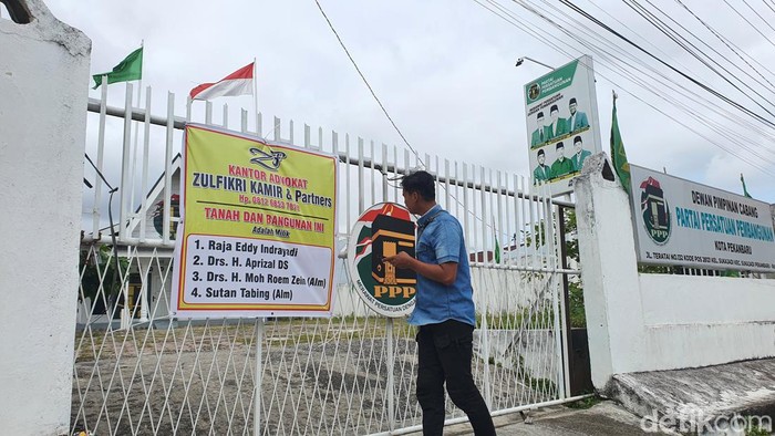 Kantor PPP Pekanbaru disegel (Raja Adil Siregar/detikSumut)
