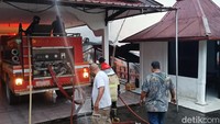 Sebanyak 3 unit armada pemadam kebakaran (damkar) dikerahkan ke lokasi dibantu dari personel Polda Papua. Tidak ada korban jiwa dalam insiden tersebut. (Foto: dok. Istimewa)