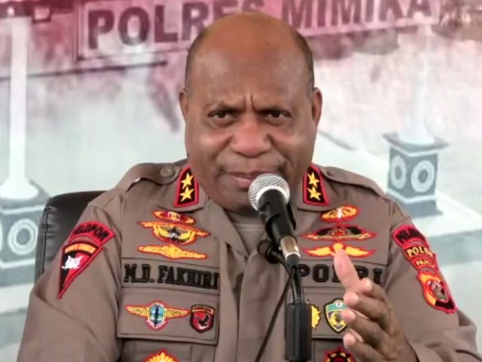 Kebakaran melanda rumah dinas Kapolda Papua Irjen Mathius D Fakhiri. Ini sosok Irjen Mathius.