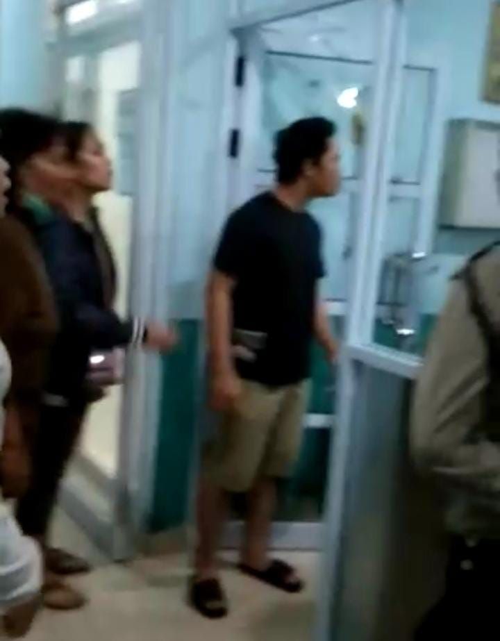 Kerabat salah satu pasien ngamuk di RSUD Kota Dumai (Foto: Tangkapan layar)