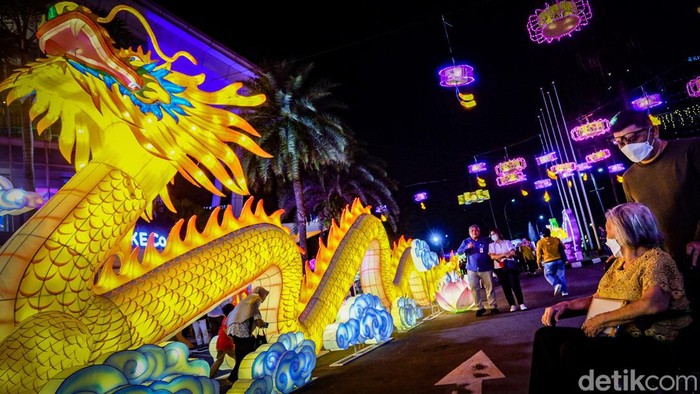 Keren! Ada Deretan Lampion Terbesar se-Indonesia di Mal Tangsel Keren! Ada Deretan Lampion Terbesar se-Indonesia di Mal Tangsel