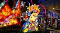Ada banyak spot foto, seperti lampion kelinci, lampion naga, sampai lampion opera girl. 