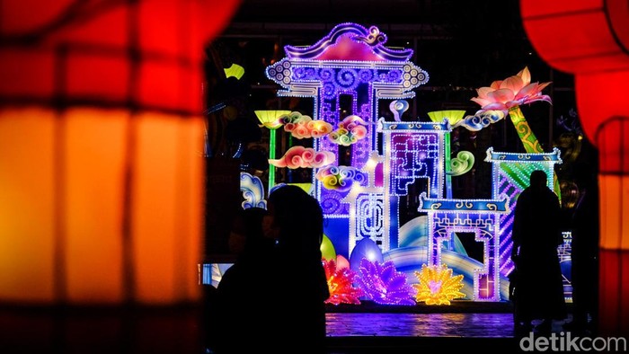 Keren! Ada Deretan Lampion Terbesar se-Indonesia di Mal Tangsel