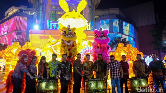 Keren! Ada Deretan Lampion Terbesar se-Indonesia di Mal Tangsel Keren! Ada Deretan Lampion Terbesar se-Indonesia di Mal Tangsel