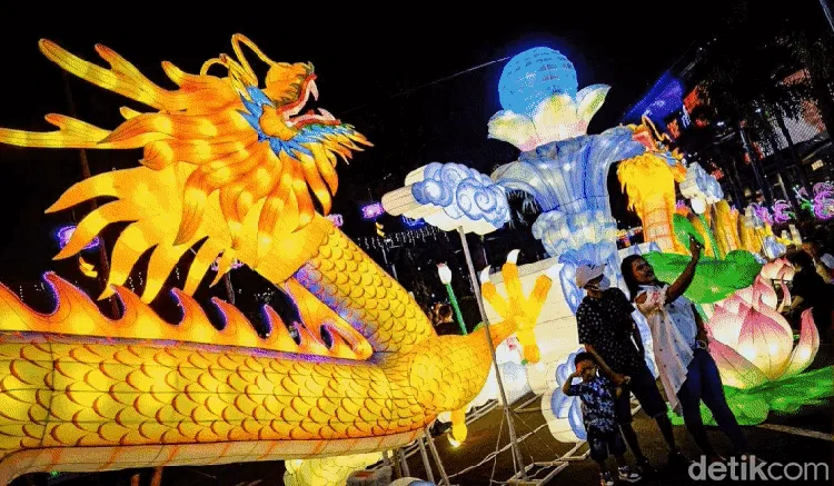Keren! Ada Deretan Lampion Terbesar se-Indonesia di Mal Tangsel