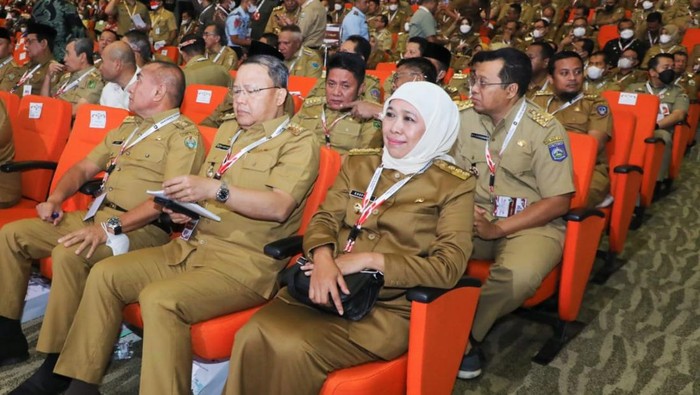 Khofifah saat menghadiri rakornas Kepala Daerah di Bogor.