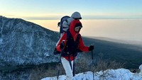 Kau terlalu berat sampai aku hampir mati, tulis Lee Si Young pada caption foto. Foto: (dok. Instagram @leesiyoung38)