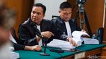 Lirikan dan Lambaian Tangan Ferdy Sambo Jelang Sidang Tuntutan
