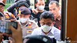 Lirikan dan Lambaian Tangan Ferdy Sambo Jelang Sidang Tuntutan