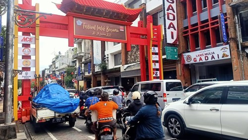 Lokasi Festival Imlek di di kawasan Jalan Gajah Mada, Denpasar, Bali pada Selasa (17/1/2023). (Ni Made Lastri Karsiani Putri-detikBali)