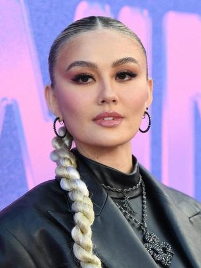 Makin Keren! Momen Agnez Mo Kulineran Bareng Keluarga dan Teman Makin Keren! Momen Agnez Mo Kulineran Bareng Keluarga dan Teman
