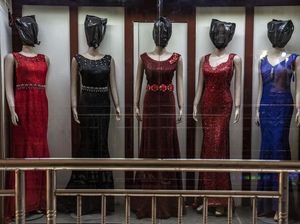 Foto: Cuma di Afganistan, Toko Baju Pajang Maneken Tapi Wajah Ditutup