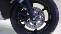 Pengendara juga akan lebih nyaman dan tenang dikarenakan sudah menggunakan ban tapak lebih lebar dengan ukuran ban depan dan ban belakang 110/70 - 12 tubeless.  
