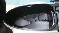 Bagasi lega dengan kapasitas 27 liter, serta smart keyless.