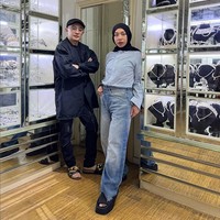 Sebelumnya berat badan Melly Goeslaw mencapai 87 kg. Kini bobotnya tinggal 57 kg. Bajunya pun sekarang berukuran XS. Foto: Instagram/@melly_goeslaw