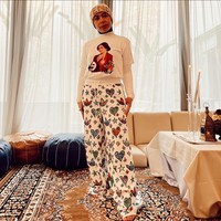 “Walaupun pantat jadi sedikit lebih tepos tp besyukur banget udah gak diabetes lagi, sehat sehat sehat,” kata Melly Goeslaw. Foto: Instagram/@melly_goeslaw