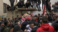 Militer Israel buka suara mengenai insiden ini. Israel mengatakan bahwa pasukan melepaskan tembakan setelah orang-orang melemparkan batu hingga bom molotov.