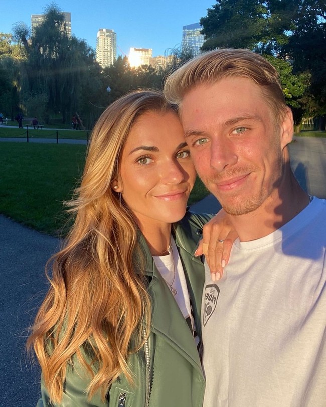 Mirjam Bjorklund, Pacar Denis ShapovalovPasangan Bjorklund dan Shapovalov bisa dibilang langka karena keduanya sama-sama petenis. Keduanya dilaporkan bertemu di acara olahraga dan mengumumkan hubungan mereka pada 2021. Foto: Instagram