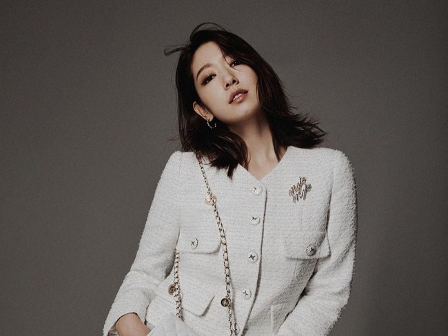 Park Shin Hye juga termasuk artis Korea yang tidak operasi plastik. Dia juga pernah membantah melakukan operasi plastik. Foto: Instagram @ssinz7