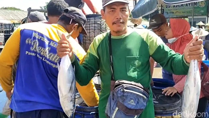 Pedagang di Pasar Ikan Lamongan