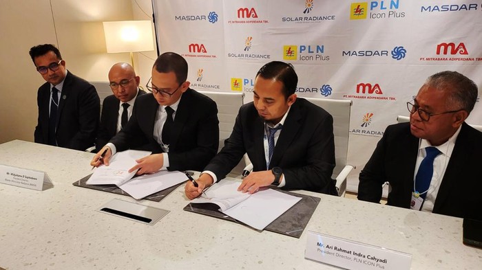PLN Icon Plus Kembangkan Energi Baru Terbarukan PLN Icon Plus dan PT Masdar Mitra Solar Radiance menjalin kerja sama untuk mendukung transisi energi, khususnya mempercepat pengembangan energi baru terbarukan di Indonesia. Kerja sama ditandatangani oleh Direktur Utama PLN Icon Plus Ari Rahmat Indra Cahyadi dan Direktur Utama PT Masdar Mitra Solar Radiance Widyatama Saptodewo di Abu Dhabi, Uni Emirate Arab, Senin (16/1/2023).