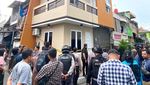Potret Polisi Geledah Rumah Bandar Narkoba Kampung Bahari Alex Bonpis
