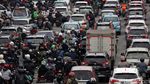 Potret Jalur Neraka di Jam Kerja