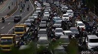 Beginilah penampakan ribuan kendaraan yang terjebak kemacetan di KH Abdullah Syafei, Jakarta, Selasa (17/1/2023). Ini juga jadi pemandangan yang lumrah terjadi setiap hari.