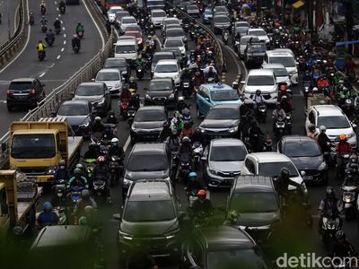 Potret Jalur Neraka di Jam Kerja