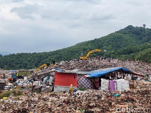 Ancaman Longsor dari Tingginya Gunungan Sampah di TPA Sarimukti