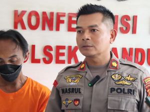 Pria Tusuk Orang Lewat Gang Usai Larangan Melintas