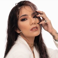 Ayah biologis dari putri pertama Sheila Marcia diketahui ialah penyanyi Anji. Meski memiliki anak dari Anji namun keduanya tak pernah terikat dalam janji pernikahan. Sheila sendiri diketahui kini hidup bahagia bersama suaminya, Dimas Akira. Foto: Instagram/@itssheilamj