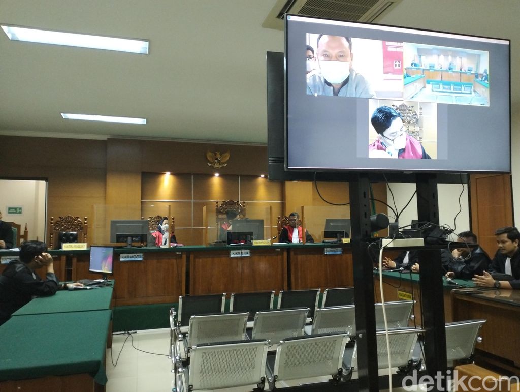 Sidang vonis terdakwa korupsi di Samsat Kelapa Dua Tangerang, Banten (Foto: Bahtiar/detikcom)