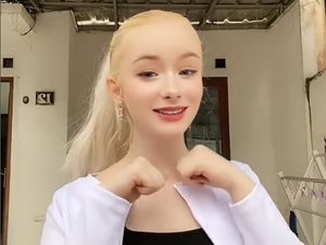 Cerita Bule Barbie dari Jerman yang Viral Fasih Bahasa Sunda dan Suka Seblak