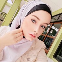 Lancar berbahasa Indonesia, Daria mengaku bisa belajar dari bantuan Google. Ketika ditanya sampai kapan ia berada di Indonesia, Daria langsung menjawab dengan tertawa. Sampai saya mendapatkan pasangan, katanya. Foto: Dok. Instagram @bulebarbie_official.