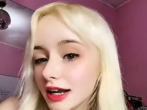 8 Foto Bule Barbie dari Jerman yang Viral Fasih Bahasa Sunda