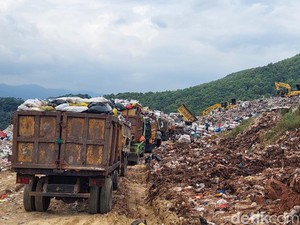 Duh! Sampah di TPA Sarimukti Overkapasitasnya Kebangetan