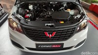 Wuling Formo Max menggunakan mesin 4 silinder dengan kapasitas 1.500 cc yang mampu menghasilkan tenaga maksimum 98 dk dan torsi puncak 140 Nm. Spesifikasi tersebut disalurkan ke roda melalui transmisi manual 5-percepatan. Foto: Septian Farhan Nurhuda / detik.com