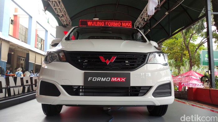 Wuling Formo Max meluncur di Indonesia.
