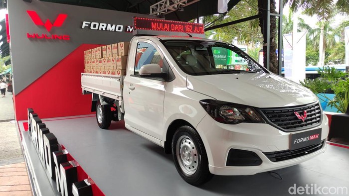 Wuling Formo Max meluncur di Indonesia.