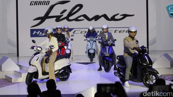 PT Yamaha Indonesia Motor Manufacturing (YIMM) merilis motor classy terbaru, Grand Filano Hybrid Connected. Fabio Quartararo dan Franco Morbidelli juga ikut meramaikan peluncuran Grand Filano Hybrid Connected yang berlangsung di St Regis Hotel, Kuningan, Jakarta Selatan, Selasa (17/1/2023).