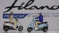 Skutik baru Yamaha itu telah dilengkapi berbagai fitur kekinian, mulai dari pencahayaan full LED, panel instrumen LCD dengan layar TFT, soket pengisian daya ponsel, start stop system (SSS), bagasi lega dengan kapasitas 27 liter, serta smart keyless. Menariknya, Grand Filano juga menggunakan mesin hybrid 125 cc. Sebelumnya skutik hybrid sudah ditawarkan pada model Yamaha Fazzio.