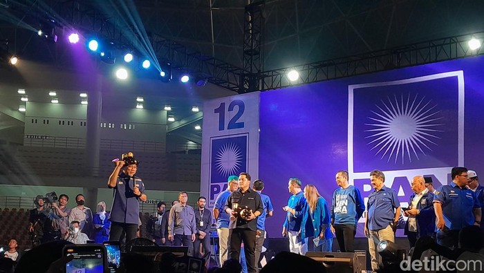 Zulhas dan Erick Thohir saat acara bersama kader PAN di Medan