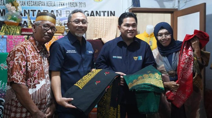 Zulkifli Hasan Bertemu Pelaku UMKM Binjai Menteri Perdagangan Zulkifli Hasan bertemu dengan para pelaku UMKM di Kota Binjai, Sumatra Utara, hari ini, Selasa (17/1/2023).
