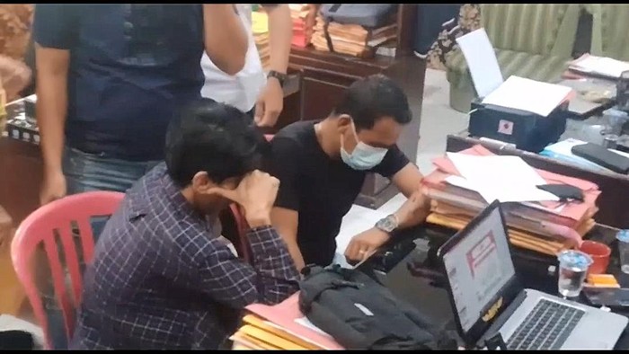 2 pria di Bengkulu Utara mengaku sebagai wartawan untuk memeras 17 kepala desa