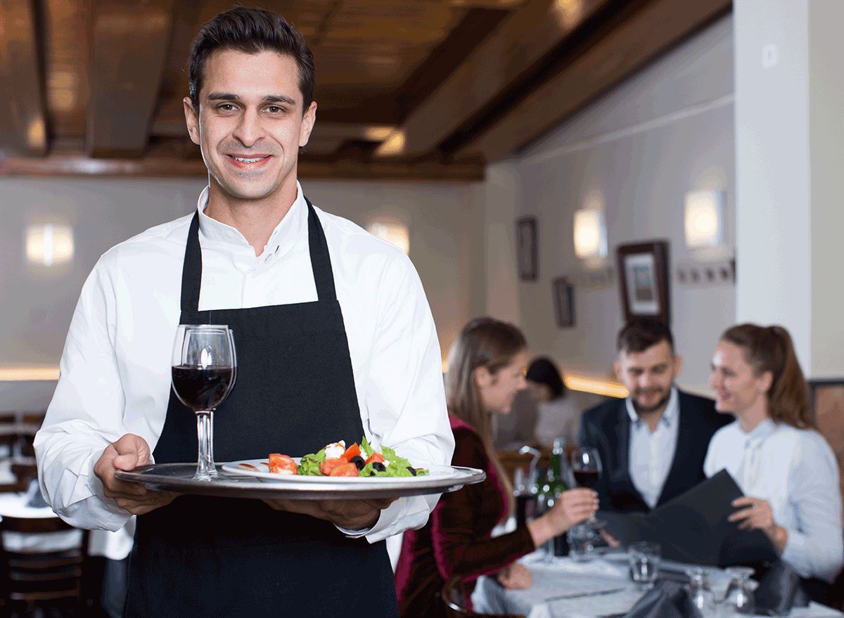 5 Tanda Menu Spesial di Restoran Tak Perlu Dicoba Menurut Chef
