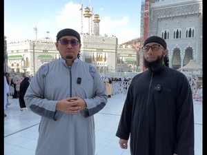 Doa Khalid Basalamah untuk Andre Rosiade di Makkah