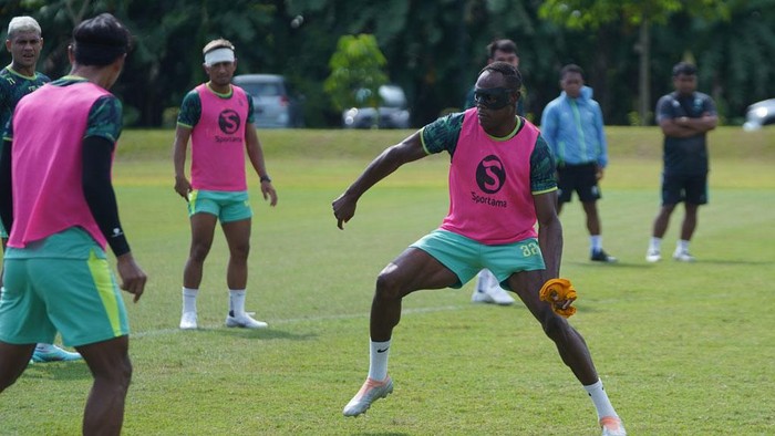 Bek Persib Victor Igbonefo.